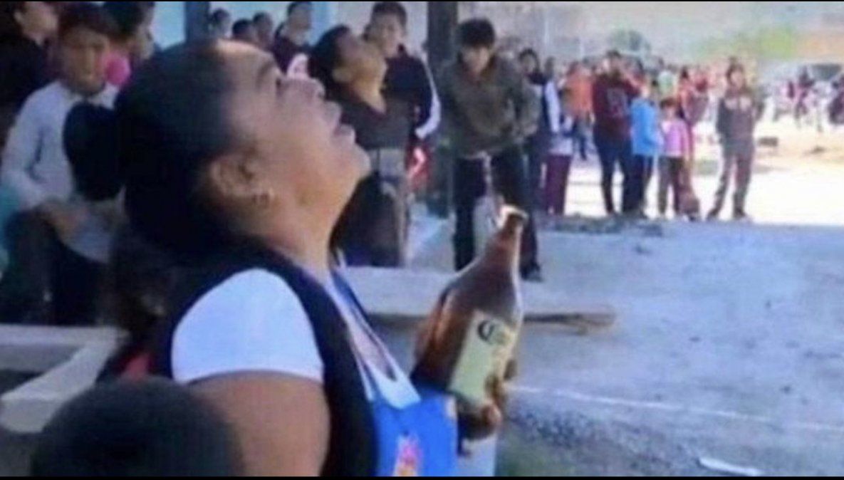 Una mujer intentó evitar que un hombre se quite la vida ofreciéndole una cerveza