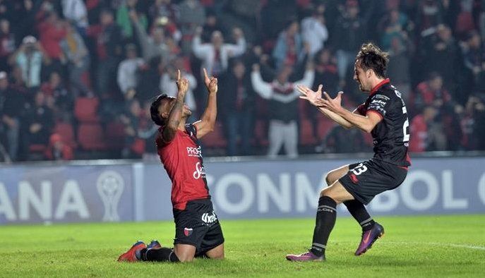 Colón reaccionó a tiempo y logró vencer a River Plate para pasar de ronda en la Copa Sudamericana