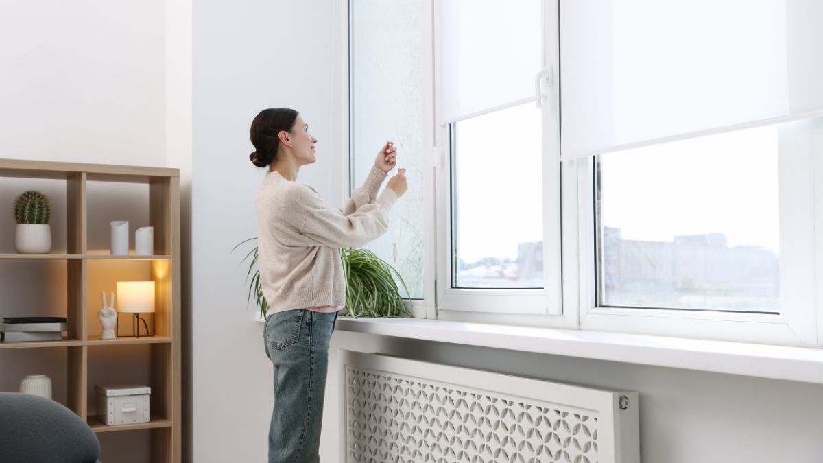 El motivo por el que muchos abren las ventanas todos los días a la misma hora.