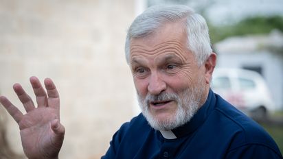 El padre Axel Arguinchona evoluciona favorablemente tras la operación y cumple reposo