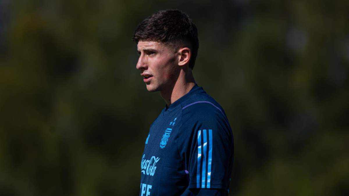 Agustín Chávez entrena en la Selección Argentina mayor bajo las órdenes de Scaloni.