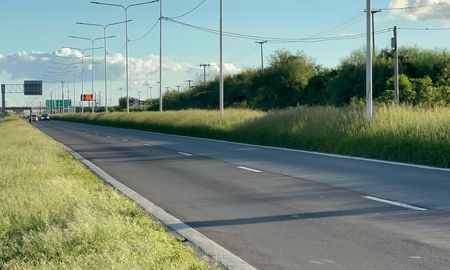 Un chofer de colectivos fue víctima de un violento robo el domingo por la tarde en Circunvalación, a la altura de calle Mendoza. Un chofer de colectivos fue víctima de un violento robo el domingo por la tarde en Circunvalación, a la altura de calle Mendoza.