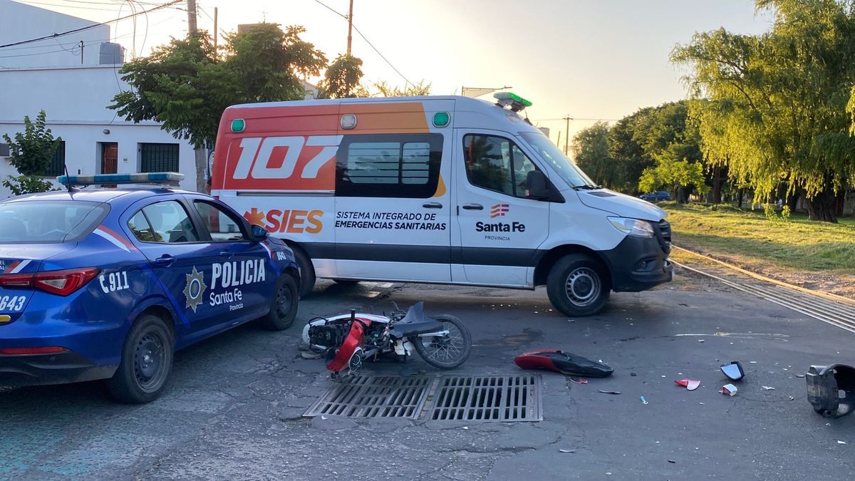 La moto quedó destrozada tras el accidente.