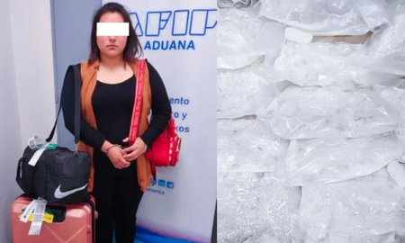 Según la investigación, la droga que llevaba en su equipaje de mano está valuada en más de 600.000 dólares. Según la investigación, la droga que llevaba en su equipaje de mano está valuada en más de 600.000 dólares.