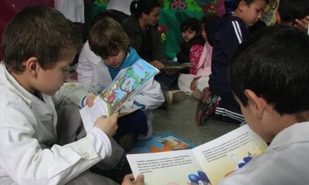 Argentinos por la Educación presenta el primer informe de monitoreo que describe las iniciativas para fortalecer la lectura y la escritura. Argentinos por la Educación presenta el primer informe de monitoreo que describe las iniciativas para fortalecer la lectura y la escritura.