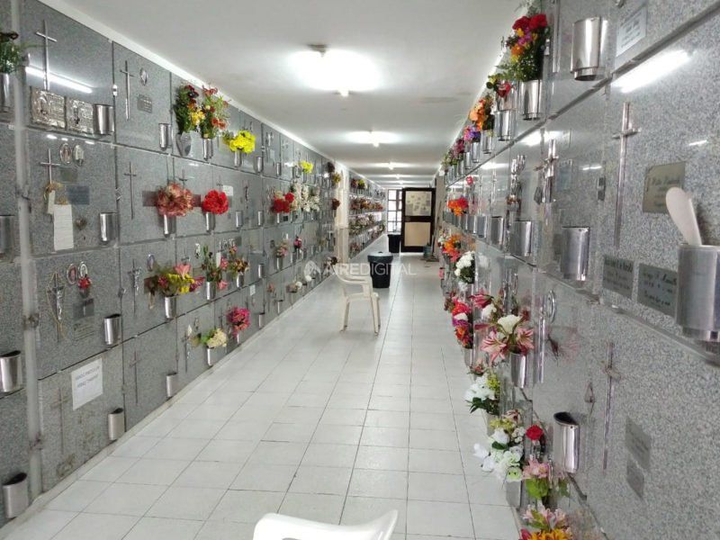 Cementerio Municipal: delincuentes rompieron los vidrios de un panteón y se llevaron de todo