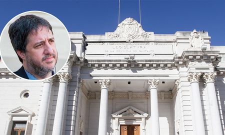 Los polémicos chats fueron expuestos en una audiencia realizada en el Centro de Justicia Penal de Rosario, en la que los fiscales Pablo Socca y Miguel Moreno expusieron una serie de conversaciones por WhatsApp entre su par Edery y Mariana Ortigala. Los polémicos chats fueron expuestos en una audiencia realizada en el Centro de Justicia Penal de Rosario, en la que los fiscales Pablo Socca y Miguel Moreno expusieron una serie de conversaciones por WhatsApp entre su par Edery y Mariana Ortigala.