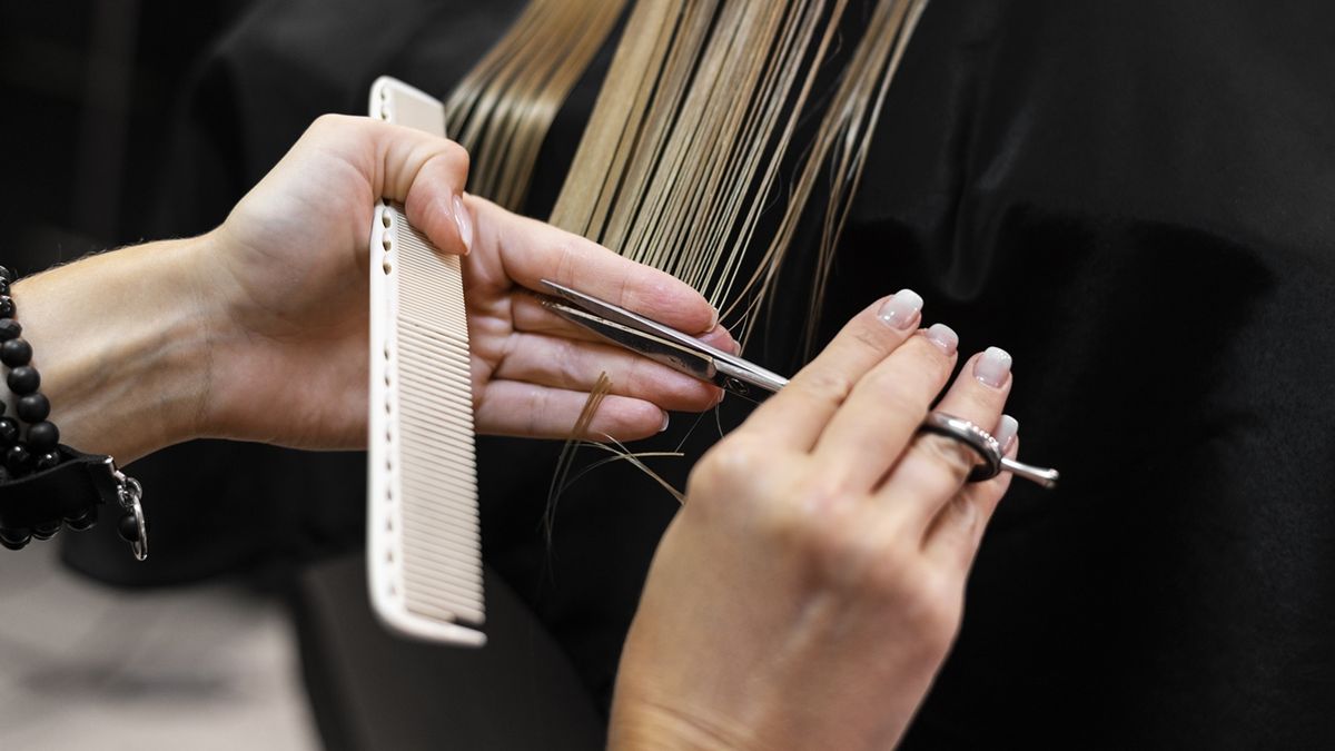 Cortarse el pelo antes de las celebraciones aparece como uno de los rituales más repetidos en fin de año. Cortarse el pelo antes de las celebraciones aparece como uno de los rituales más repetidos en fin de año.