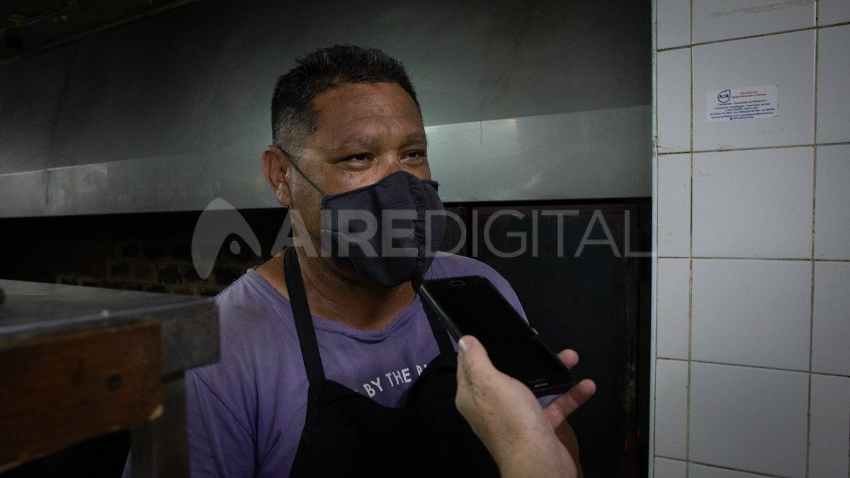 En el móvil de Aire de Santa Fe, el Chino Centurión reconoció que no les había contado a sus hijas que estaba trabajando como trapito.