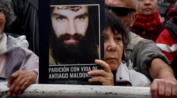 La historia de la mochila y el celular de Santiago Maldonado