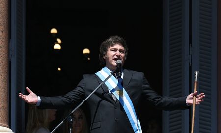 Un grupo de juristas y activistas presentaron en el Congreso mediante un escrito de 25 páginas el pedido de Juicio Político contra el presidente Javier Milei. Un grupo de juristas y activistas presentaron en el Congreso mediante un escrito de 25 páginas el pedido de Juicio Político contra el presidente Javier Milei.