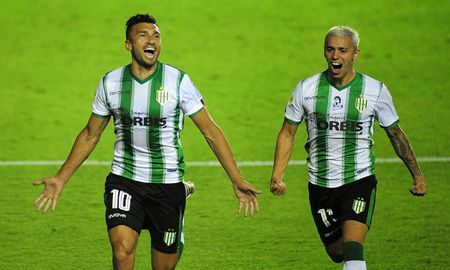 Banfield visita a Talleres para ser finalista de la Copa Diego Maradona. Banfield visita a Talleres para ser finalista de la Copa Diego Maradona.