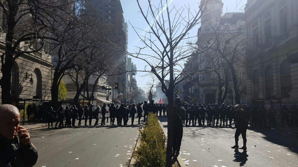 Reprimieron a trabajadores del Astillero Río Santiago