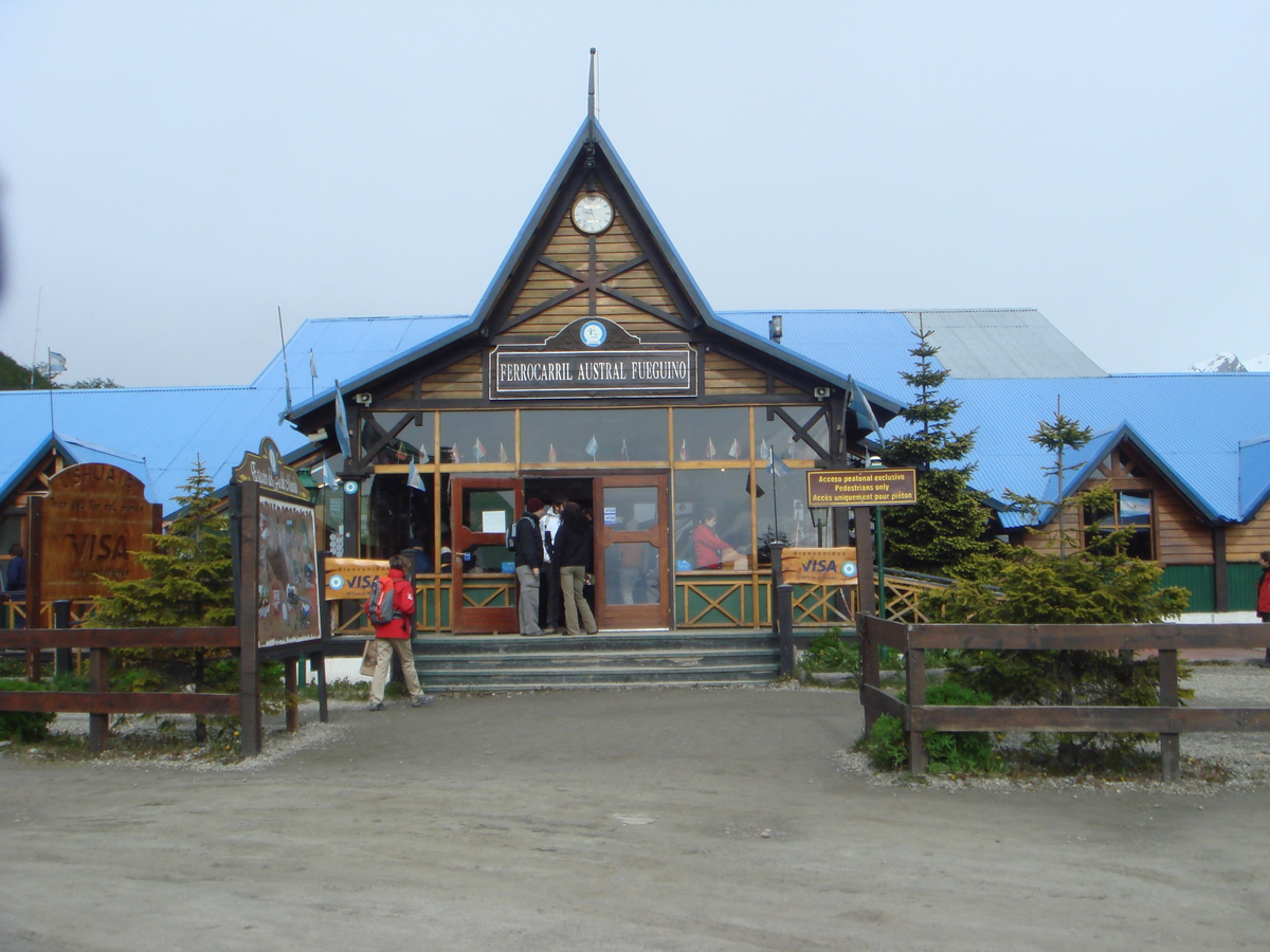 La Estación Fin del Mundo es la estación cabecera de este ferrocarril.