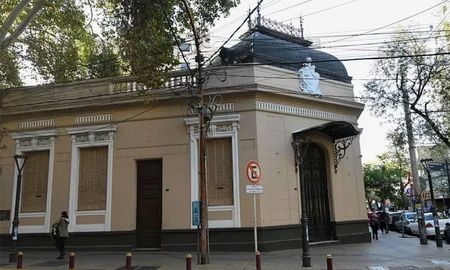Condenaron a un cura y al arzobispado de Mendoza por daños y prejuicios. Condenaron a un cura y al arzobispado de Mendoza por daños y prejuicios.
