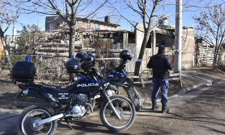 Prendió fuego la casa con su pareja e hijos adentro: le dieron prisión preventiva Prendió fuego la casa con su pareja e hijos adentro: le dieron prisión preventiva