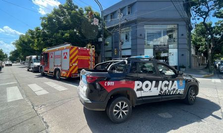 Un operario de una empresa de telecomunicaciones murió tras sufrir una descarga eléctrica en la avenida General López. Un operario de una empresa de telecomunicaciones murió tras sufrir una descarga eléctrica en la avenida General López.