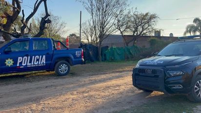 Allanamientos en Colastiné: trasladaron a tres personas desde la vía muerta