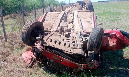 El joven de 18 años perdió la vida en el acto tras el vuelco de su Renault Clio en la Ruta Provincial N° 11, a la altura de Charras. El joven de 18 años perdió la vida en el acto tras el vuelco de su Renault Clio en la Ruta Provincial N° 11, a la altura de Charras.