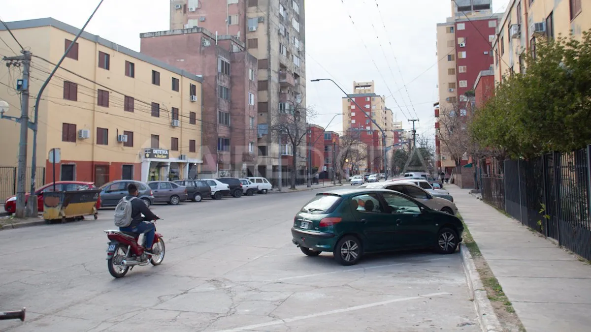 La mujer en 2020 fue expulsada del monoblock en donde residía. Ahora la buscan para imputarle nuevos hechos.   