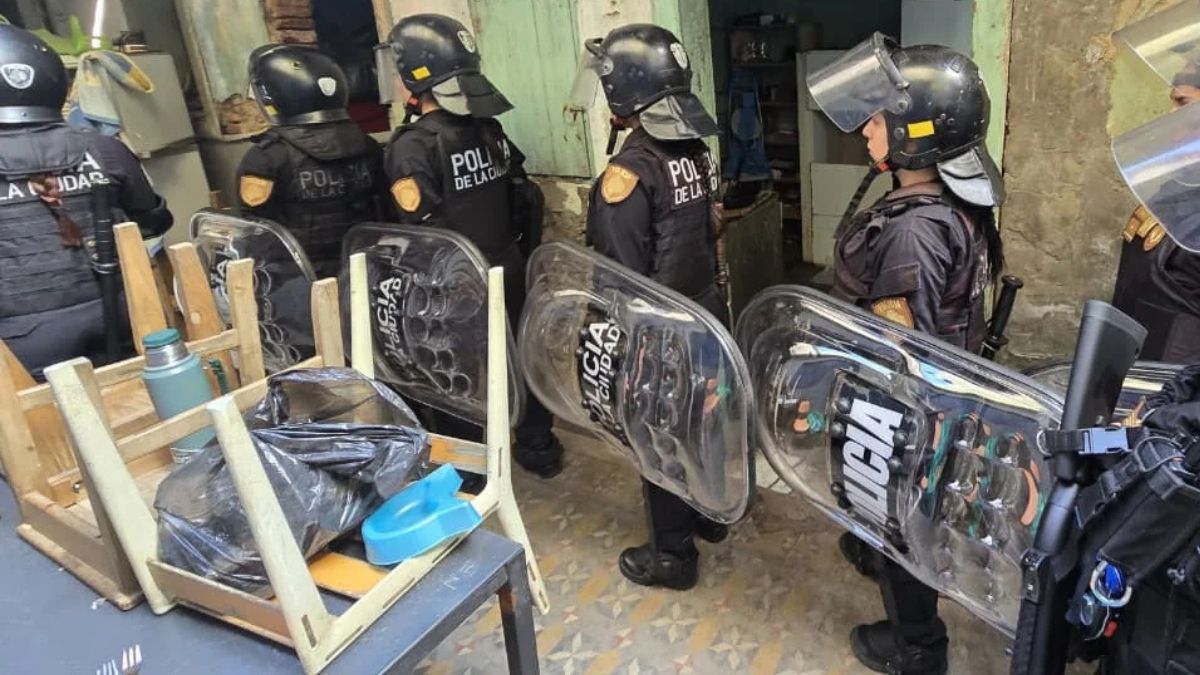 En el procedimiento participó personal de la Policía de la Ciudad