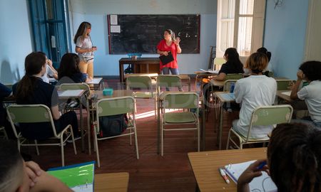 Contar con un plan vocacional claro en la adolescencia se asocia a mejores trayectorias laborales. Contar con un plan vocacional claro en la adolescencia se asocia a mejores trayectorias laborales.