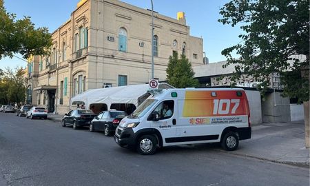 Un hombre de 47 años permanece internado en estado crítico en el Hospital José María Cullen. Un hombre de 47 años permanece internado en estado crítico en el Hospital José María Cullen.