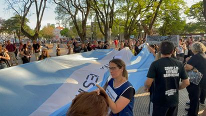 Familiares y docentes allegados a Juan Trigatti marcharon en Santa Fe: 