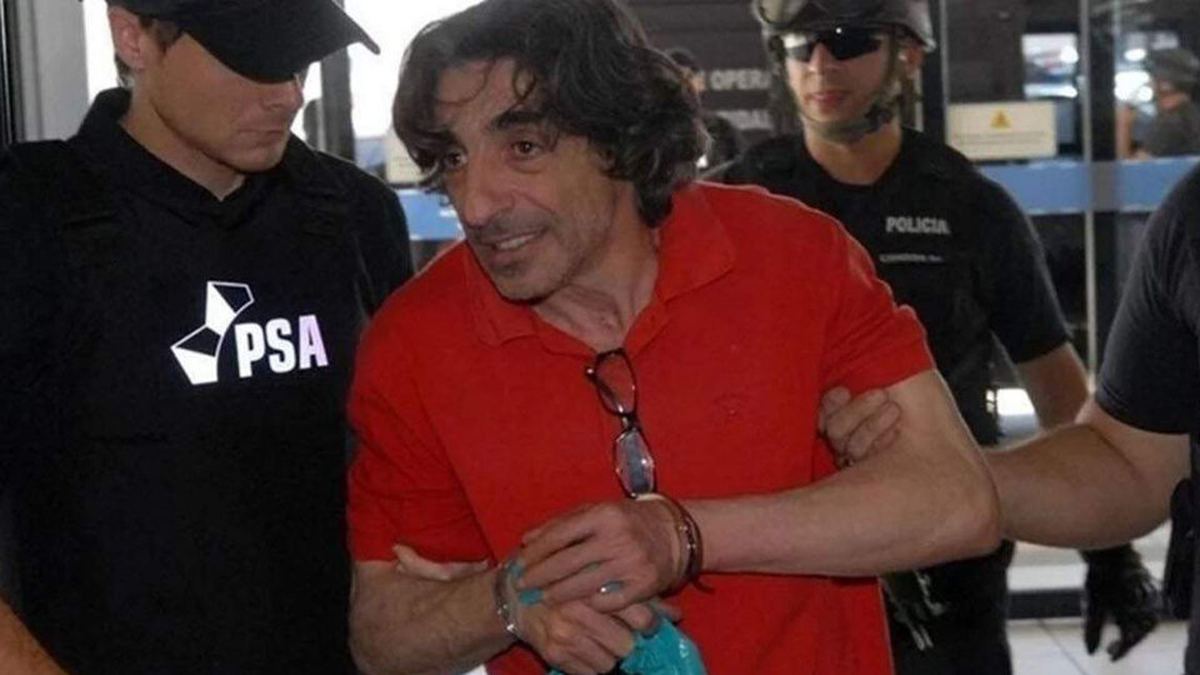 En febrero de 1994, Álvarez González, incendió intencionalmente la vivienda de la familia Bagnato, arrojando dos bidones con combustible y prendiendo fuego la casa con la familia dentro.