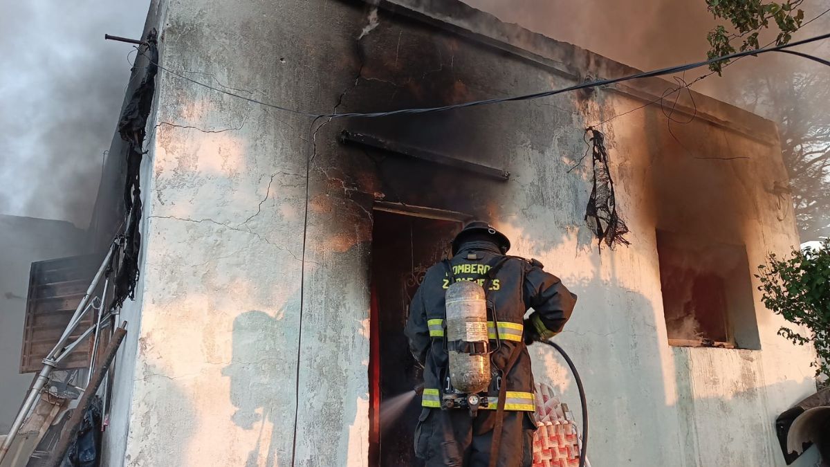 Como consecuencia del accionar del fuego, resultaron totalmente afectados dos dormitorios, una cocina, dos baños y un comedor.