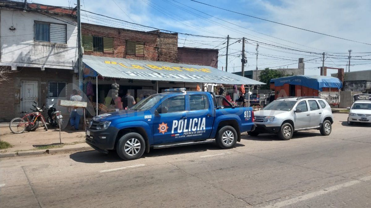 Mucha presencia policial alertó a los vecinos de Avenida Peñaloza y Ángel Cassanello