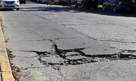 El intendente Juan Pablo Poletti anunció la eliminación del impuesto al bache. El intendente Juan Pablo Poletti anunció la eliminación del impuesto al bache.