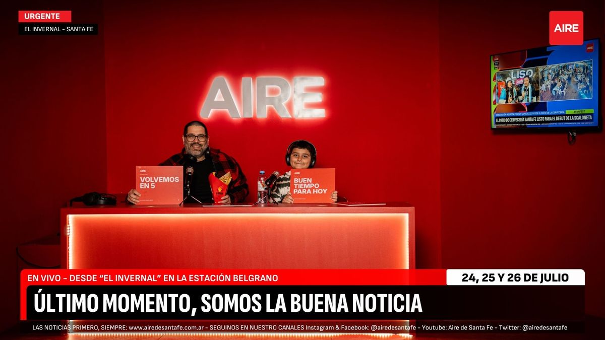 La gran comunidad de AIRE se sentó a la mesa de conductores y posó frente a las cámaras para vivir la experiencia del multimedios.
