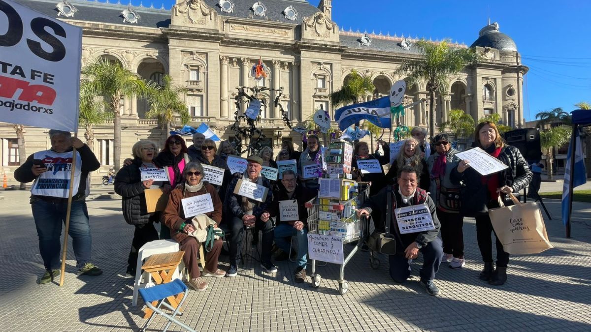 Este miércoles por la tarde se realizó la décima marcha de los banquitos