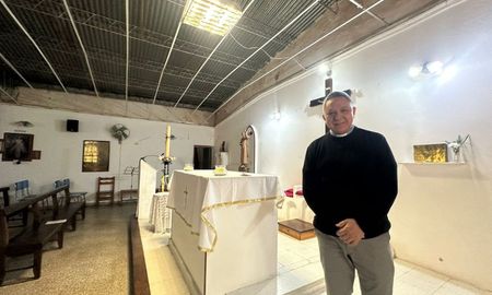 La Capilla San Juan Apóstol de Santa Fe realiza una colecta para reparar el techo. La Capilla San Juan Apóstol de Santa Fe realiza una colecta para reparar el techo.