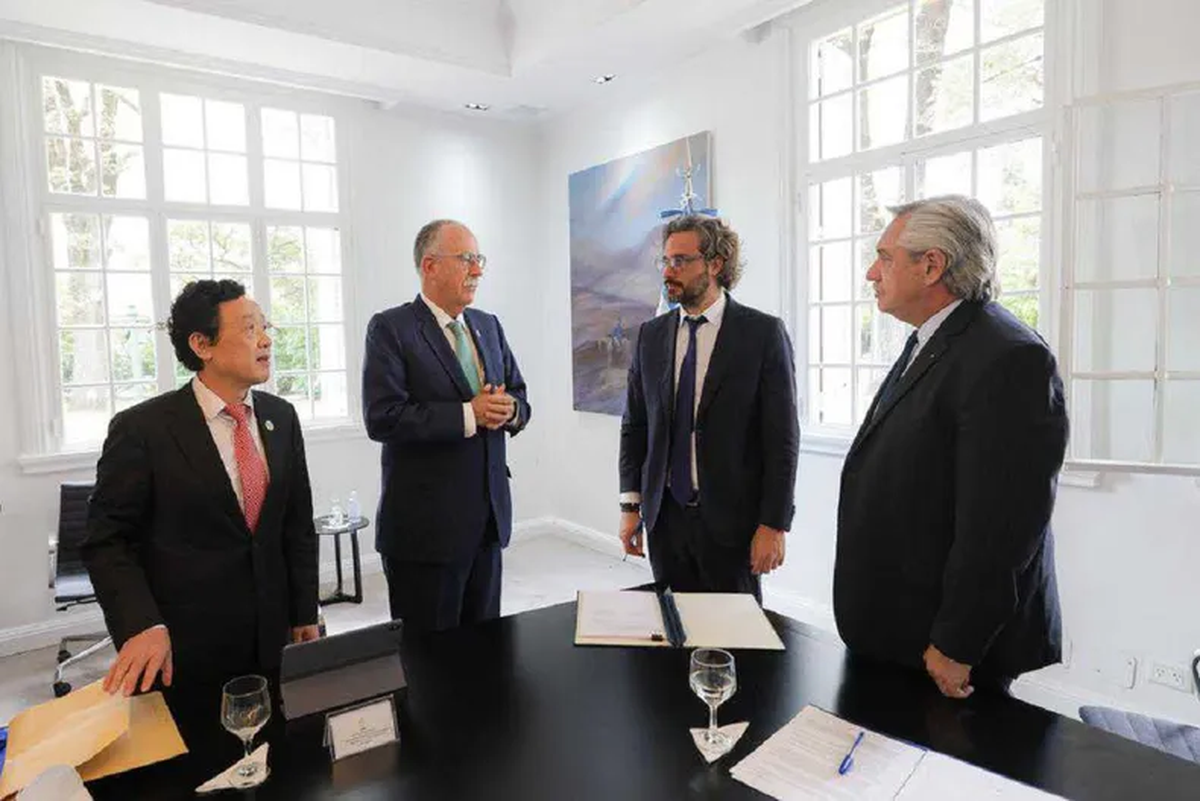 Fernández valoró además las iniciativas de la FAO en favor de "la innovación y la digitalización de la agricultura y puso a disposición los recursos científicos, universidades y start-ups nacionales, en base al reconocimiento internacional y la tradición de la Argentina en esta materia".