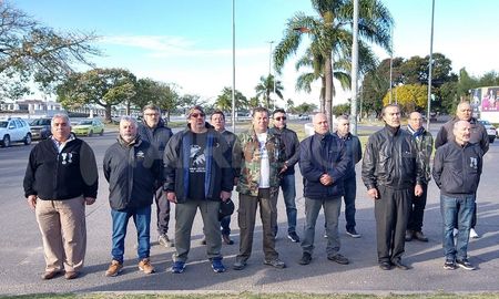 Sobrevivientes a la tragedia del Belgrano rindieron homenaje en Santa Fe a los 323 héroes frente al faro de la costanera. Sobrevivientes a la tragedia del Belgrano rindieron homenaje en Santa Fe a los 323 héroes frente al faro de la costanera.