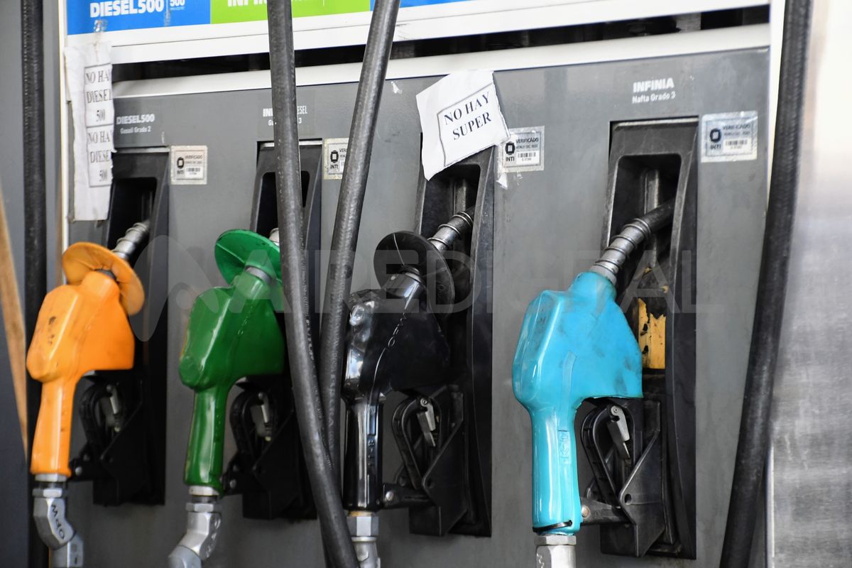 Los combustibles en Argentina venían desfasados y el nuevo contexto obliga a ajustar valores. 