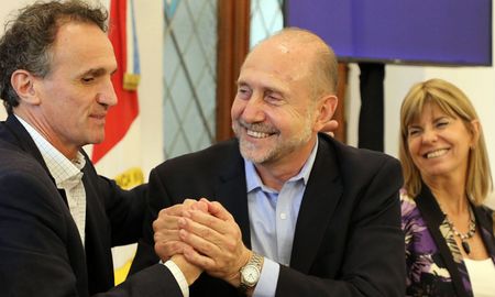 El ministro Katopodis será recibido por el gobernador Perotti, con quien recorrerá obras en la provincia. El ministro Katopodis será recibido por el gobernador Perotti, con quien recorrerá obras en la provincia.
