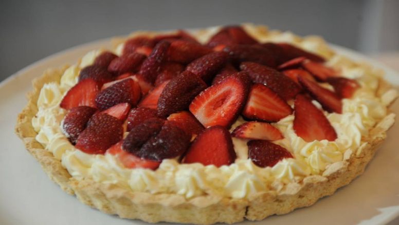 La receta saludable de tarta de frutillas sin manteca ni azúcar que conquistó la primavera