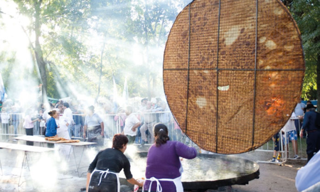 Escapada a Mercedes la localidad con la Fiesta Nacional de la Torta Frita. Escapada a Mercedes la localidad con la Fiesta Nacional de la Torta Frita.