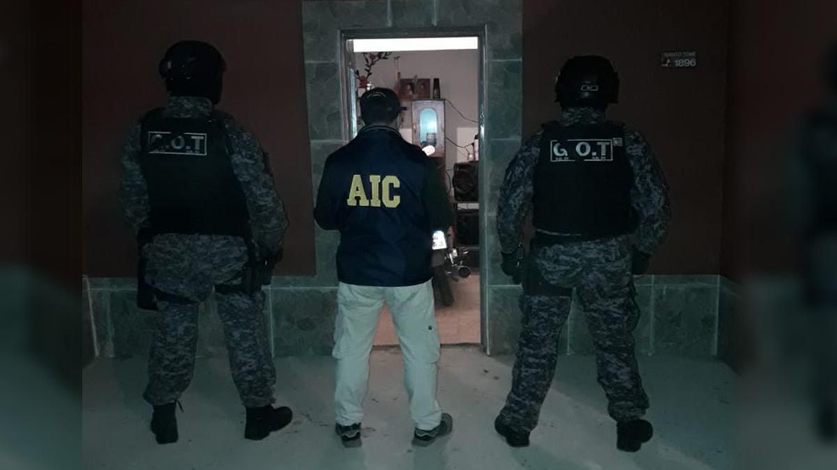 En los allanamientos se detuvo a dos personas y se secuestraron elementos de interés para la causa