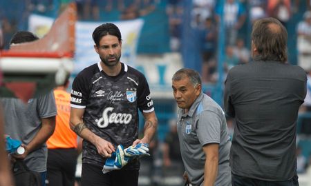 Atlético Tucumán hizo oficial la salida de Cristian Lucchetti, quien no iba a ser tenido en cuenta por el DT Juan Manuel Azconzábal. Atlético Tucumán hizo oficial la salida de Cristian Lucchetti, quien no iba a ser tenido en cuenta por el DT Juan Manuel Azconzábal.