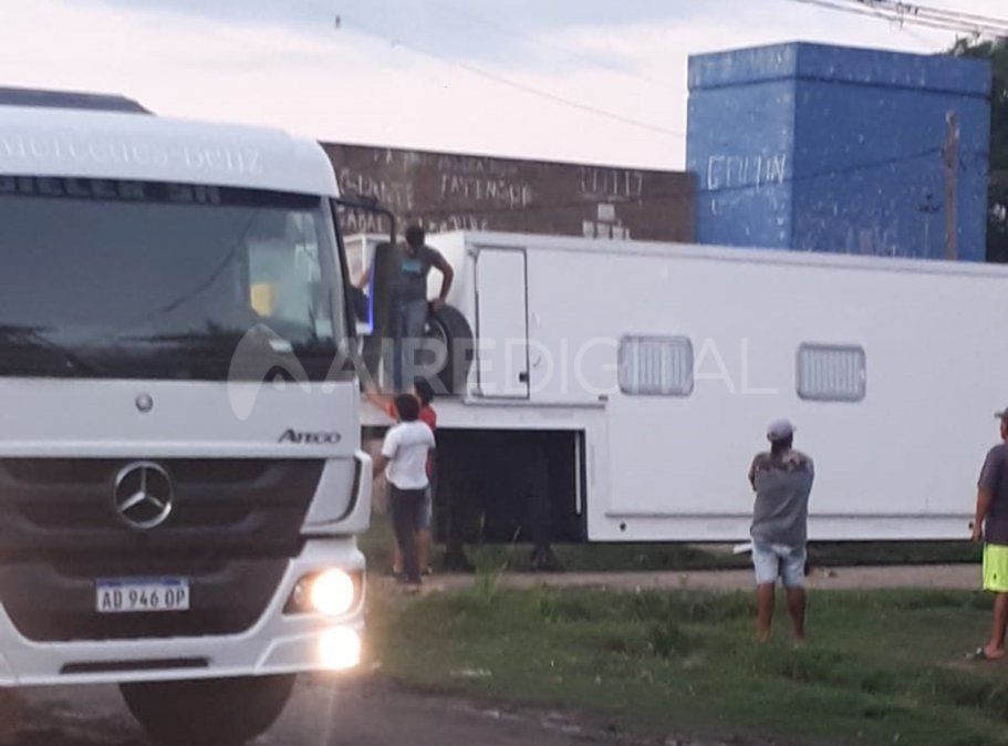 Operativo especial de aislamiento: instalan un camión sanitario en la entrada del barrio Las Lomas y Santo Domingo