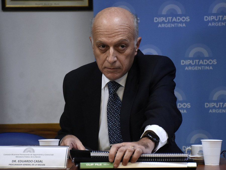 Procuración ordena priorizar el trabajo remoto y pide incluir a judiciales en plan de vacunación.