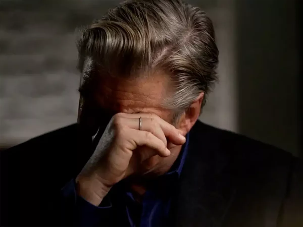 Alec Baldwin se quebr&oacute; cuando habl&oacute; sobre Halyna Hutchins.