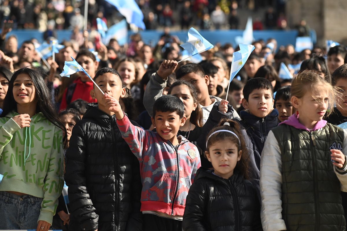 Más de 8.000 estudiantes de 10 provincias prometerán lealtad a la Bandera en el Monumento.