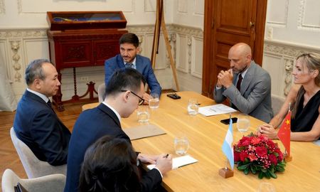 El gobernador Maximiliano Pullaro encabezó este martes un encuentro en Rosario. El gobernador Maximiliano Pullaro encabezó este martes un encuentro en Rosario.