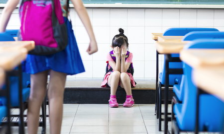 Estremecedor relato de una mujer cuya hija es víctima de bullying: Le rompieron el guardapolvo, le tiraron el cuaderno Estremecedor relato de una mujer cuya hija es víctima de bullying: Le rompieron el guardapolvo, le tiraron el cuaderno