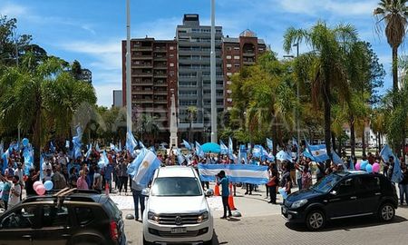 Familiares autoconvocados se manifestaron en contra del proyecto de Ley de ESI que fue aprobado el mes pasado en Diputados. Familiares autoconvocados se manifestaron en contra del proyecto de Ley de ESI que fue aprobado el mes pasado en Diputados.